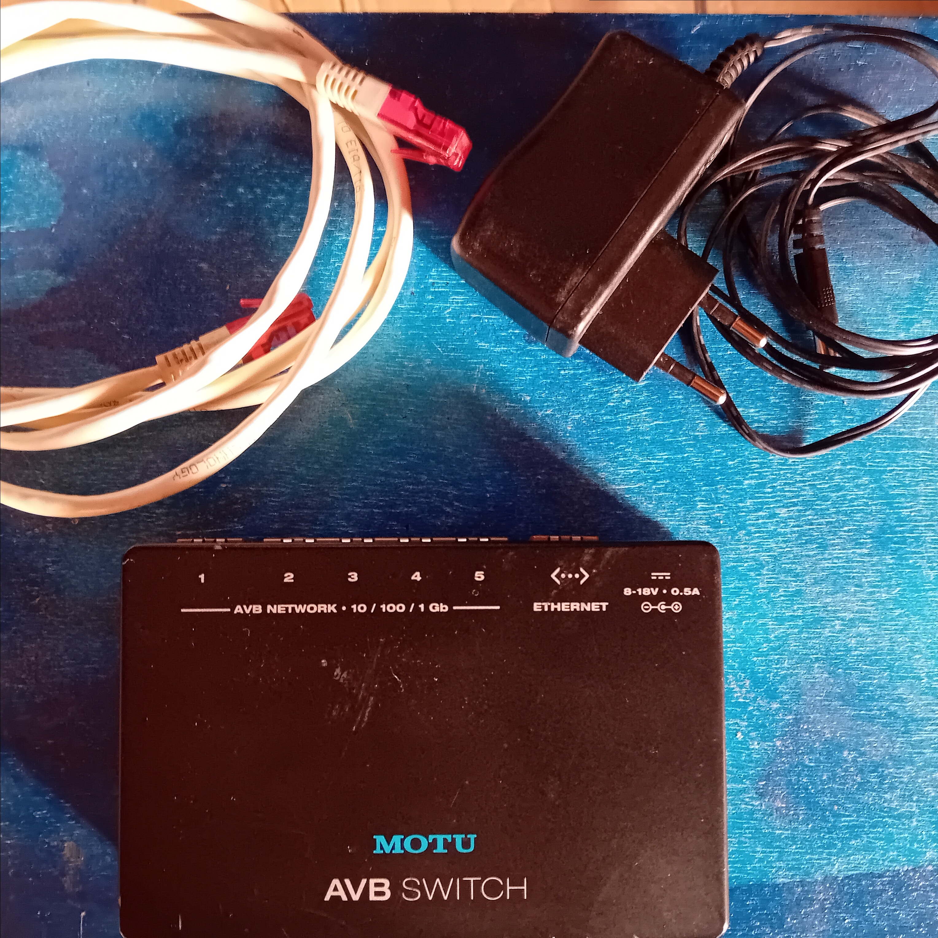 Vends AVB SWITCH MOTU