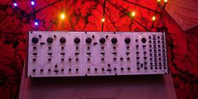 Behringer 2-XM état neuf / port compris