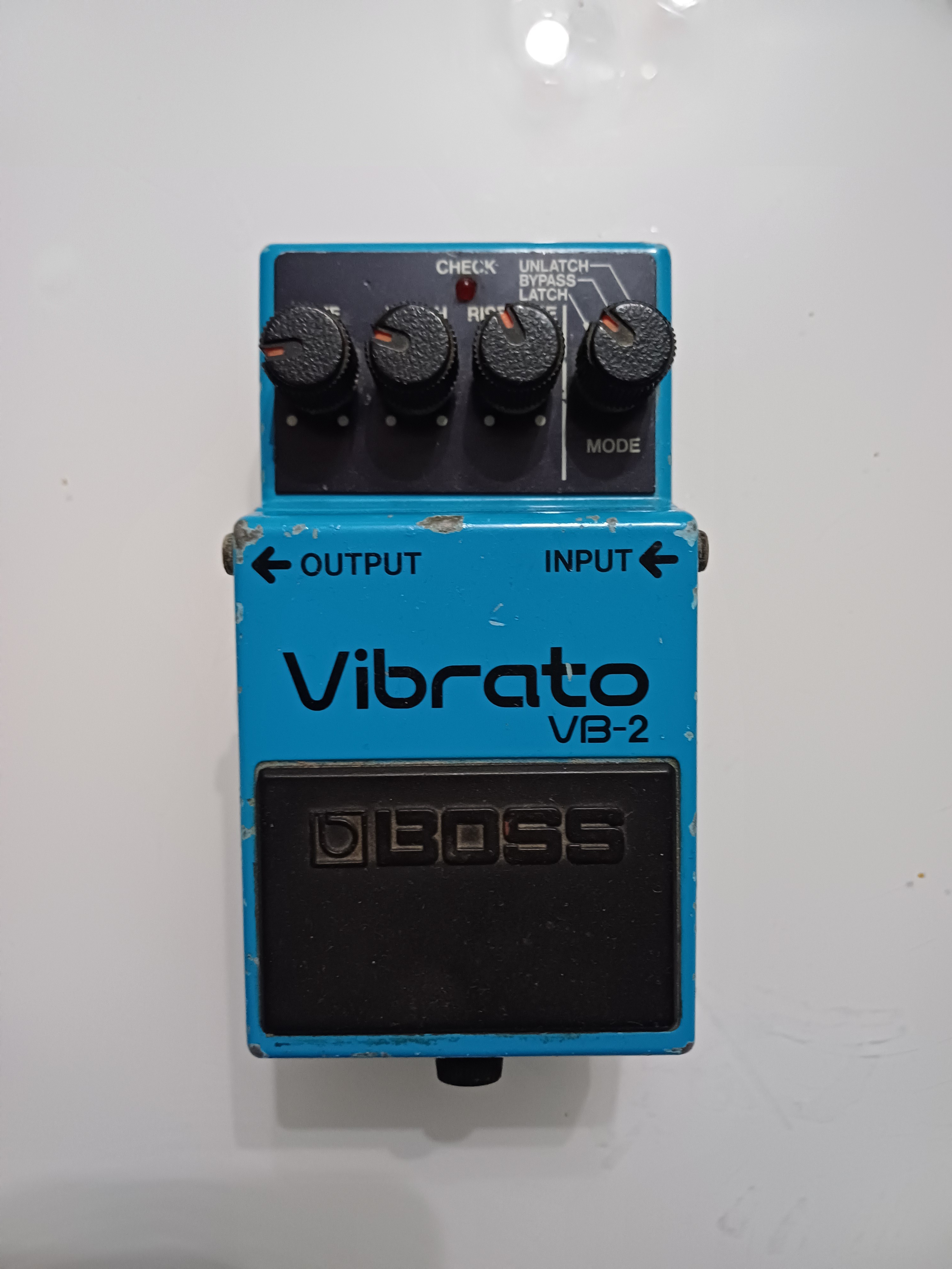 Vends une vintage boss vb2 1982