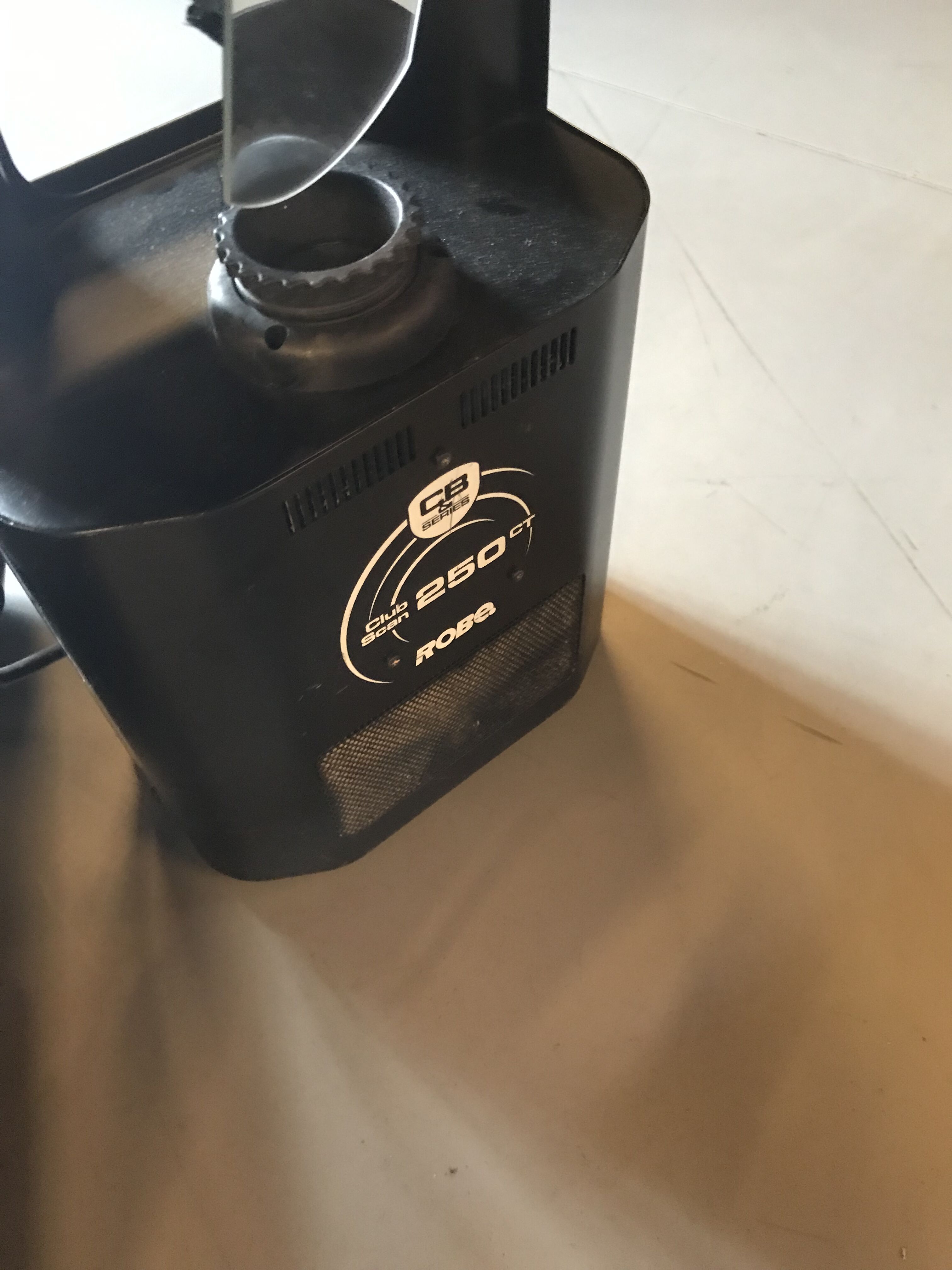 Vends 2 x Robe Club scan 250 CT - 150€ les deux . 