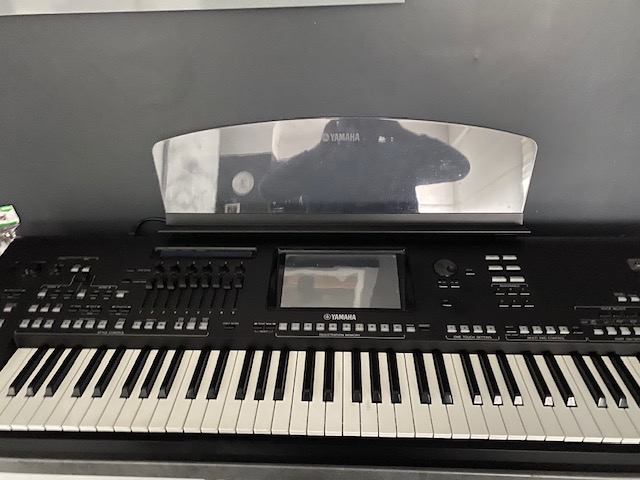 Vends YAMAHA GENOS 1