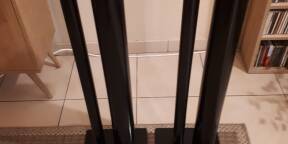 Vends paire de pieds d’enceinte Norstone Stylum 2 finition noir satin