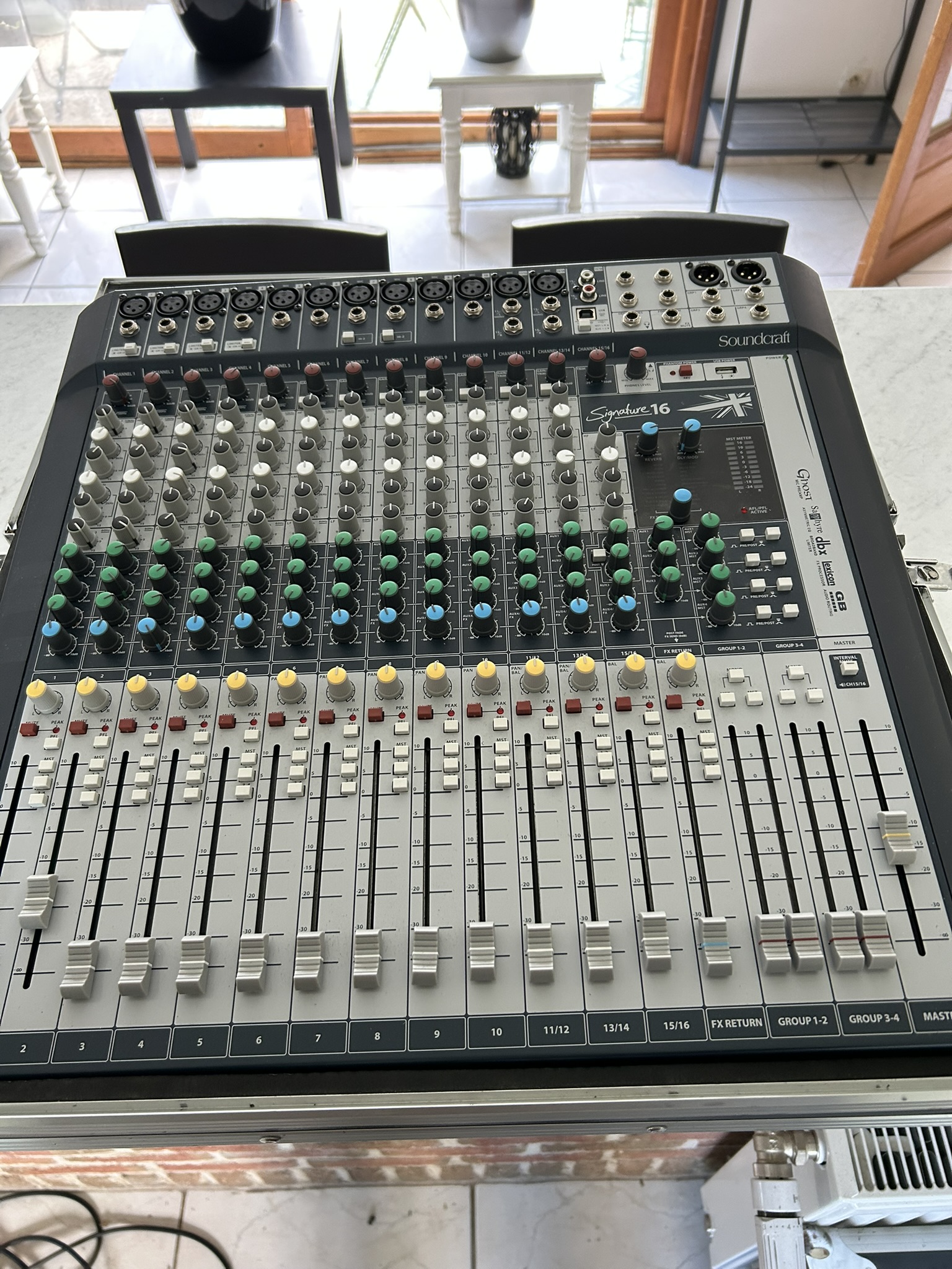 Soundcraft signature 16 en flight