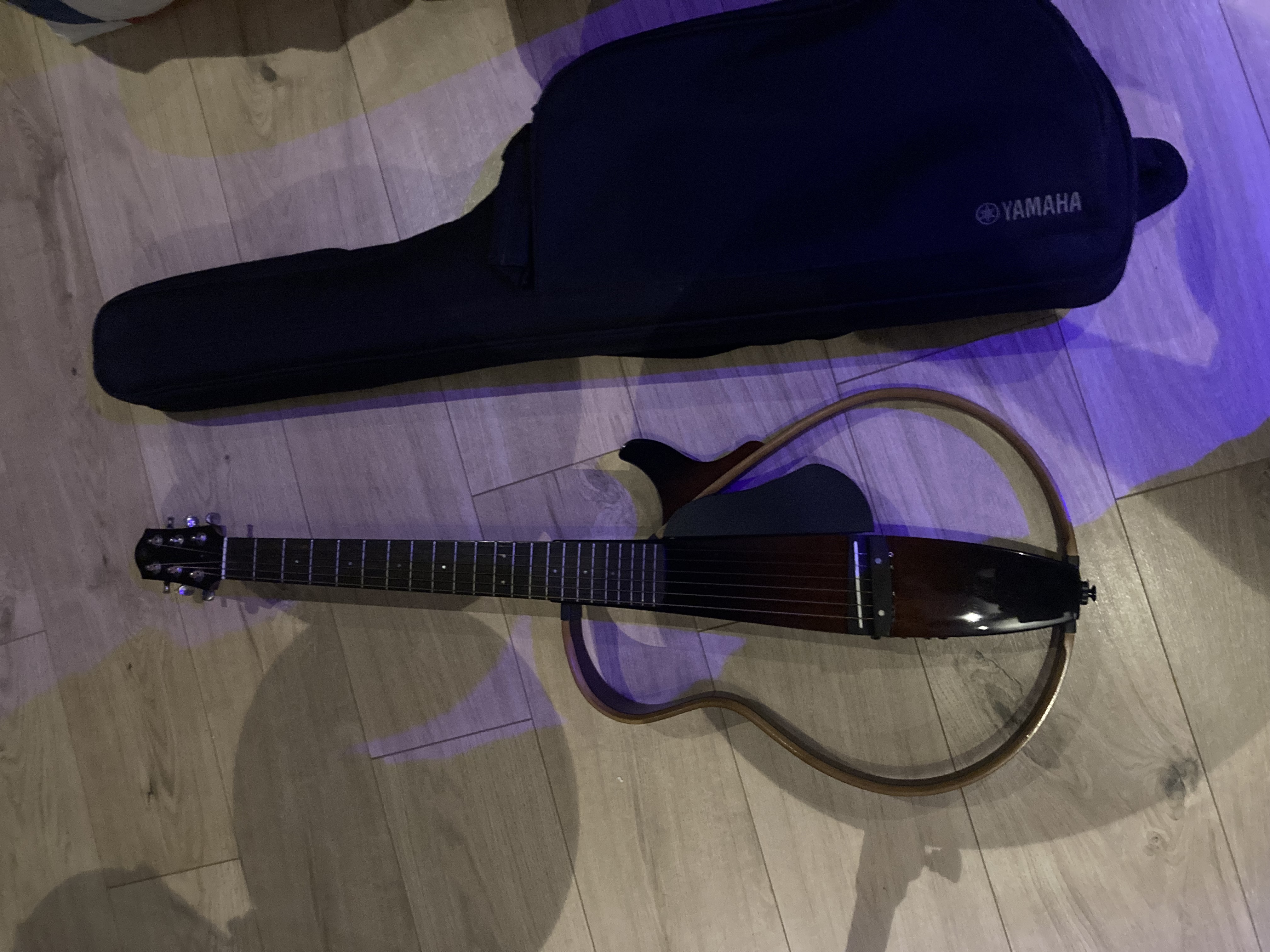 Vends guitare acoustique Yamaha 