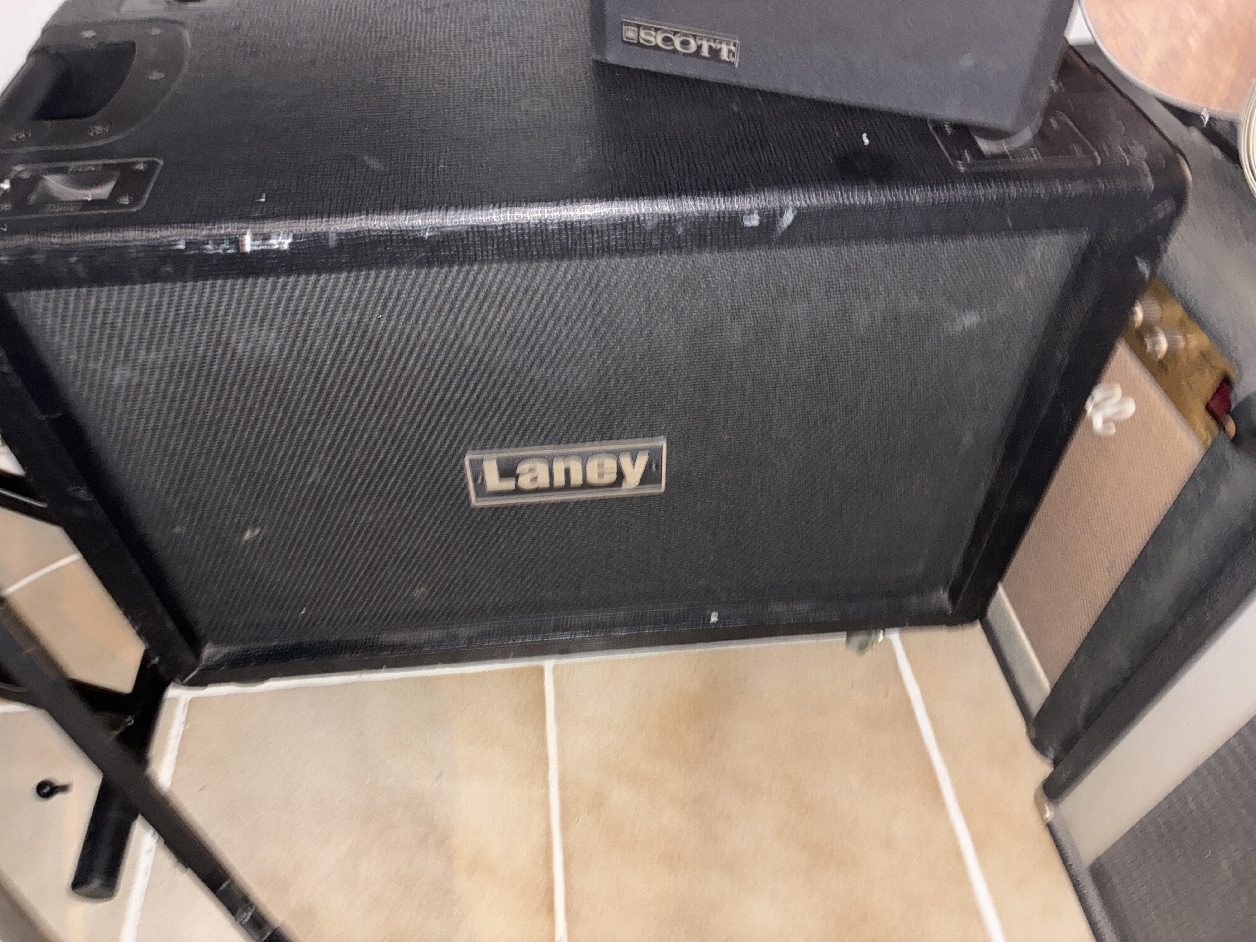 Vends baffle Laney 2X12