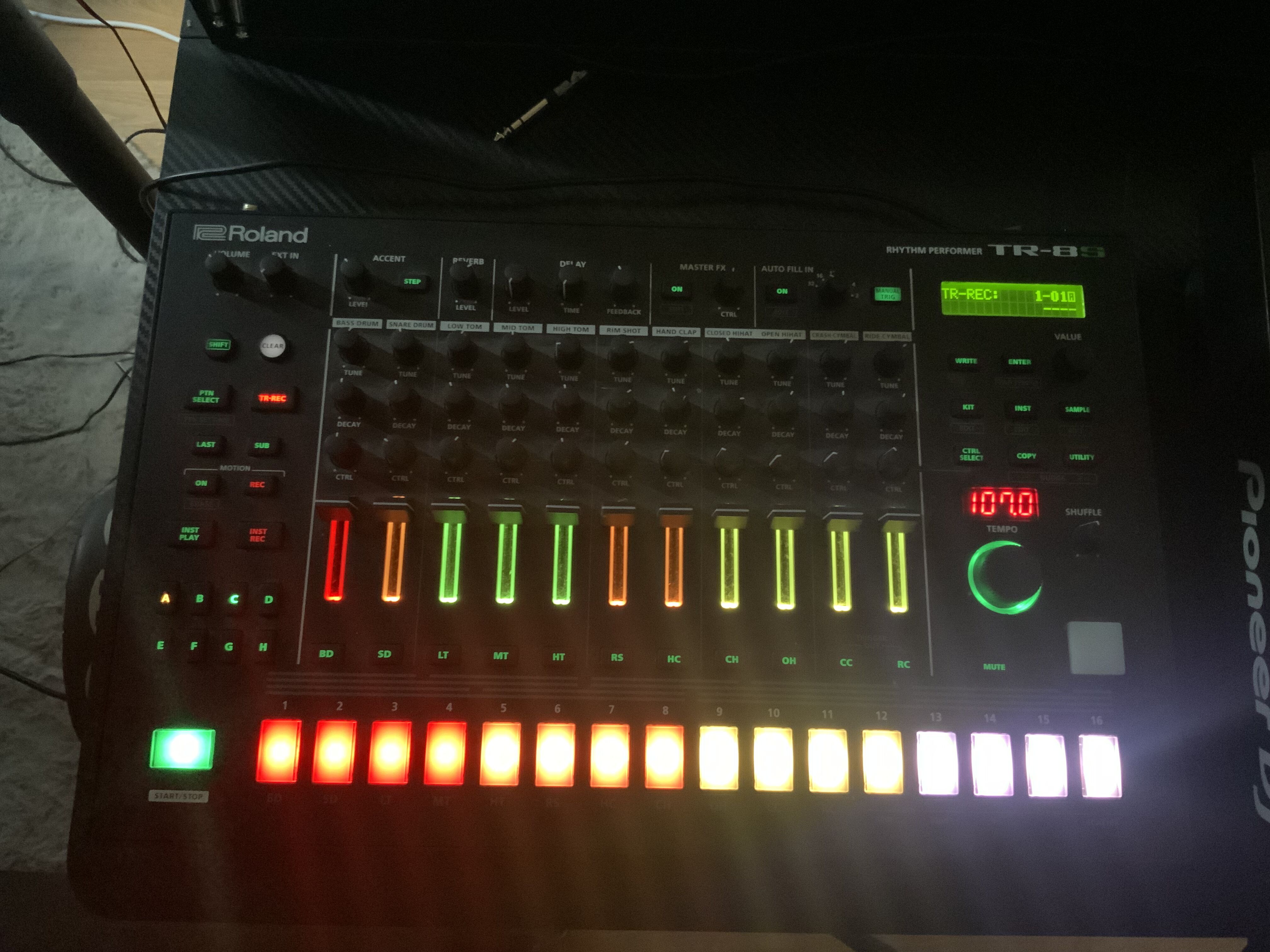 boîte à rythmes roland tr8s