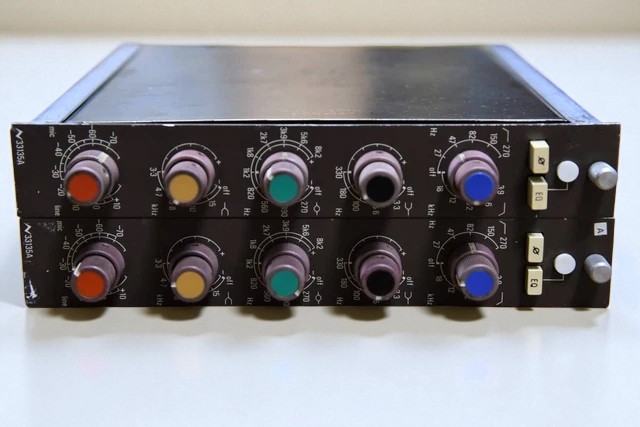 Paire de Préamplis Microphones NEVE 33135A