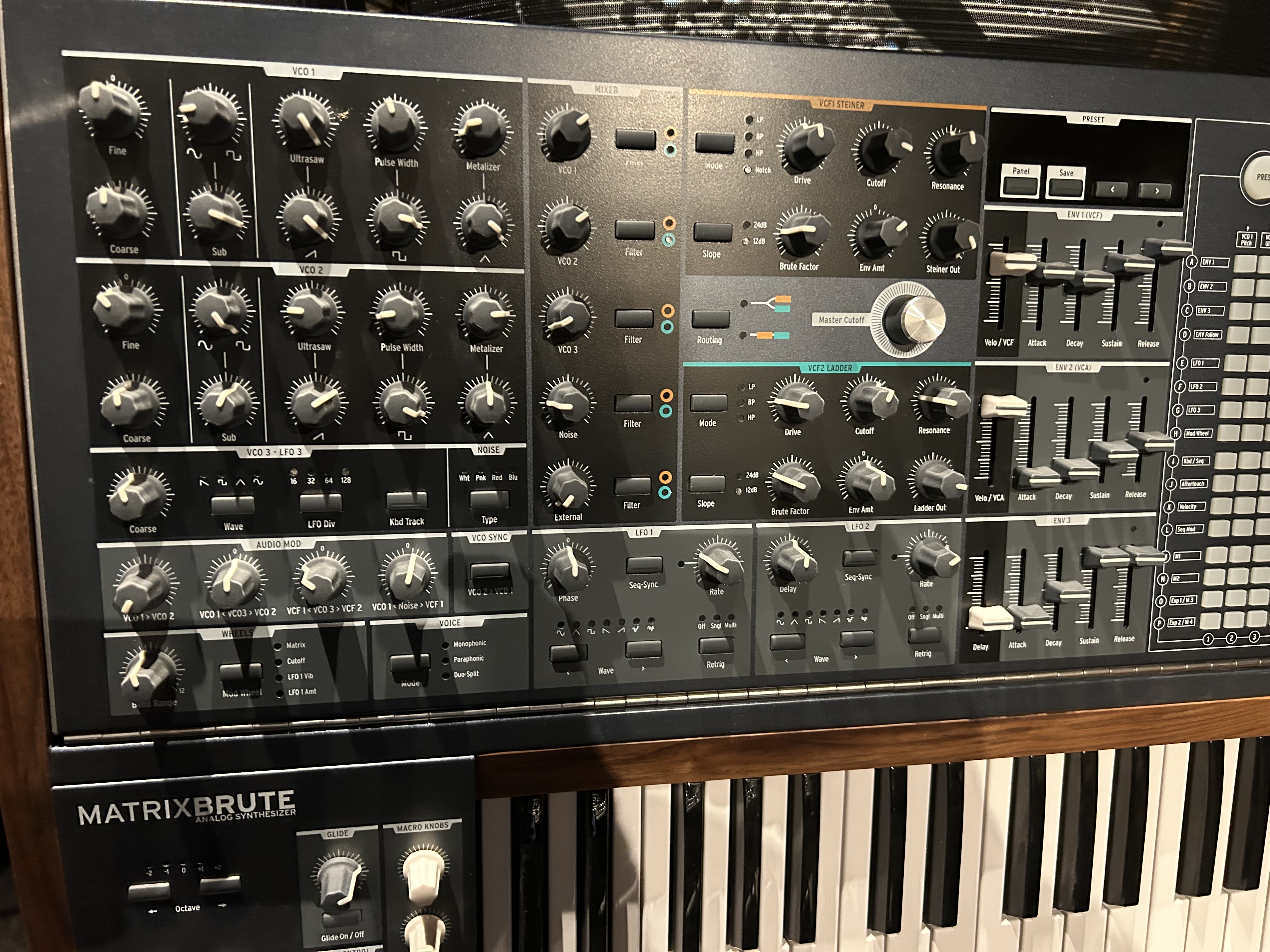 Vends Arturia Matrixbrute