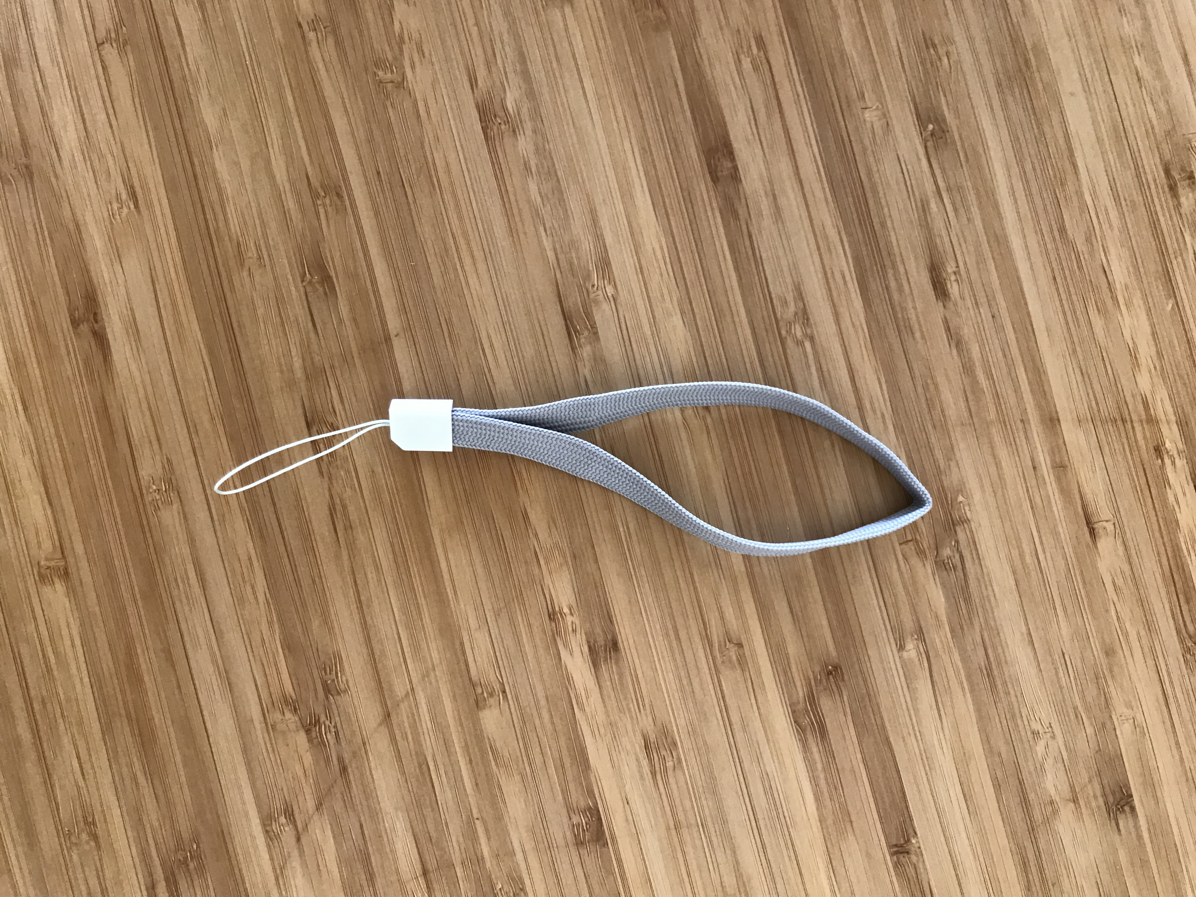 Dragonne de poignet (grise, blanche)