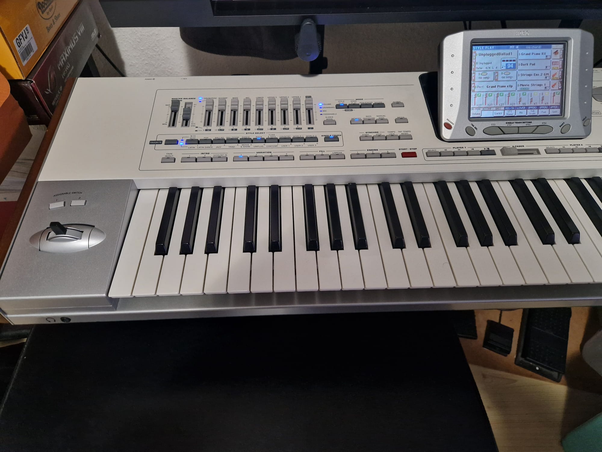 Vends arrangeur KORG Pa-2X + EC-5 + Etui de transport souple - Sustain switch M GEAR