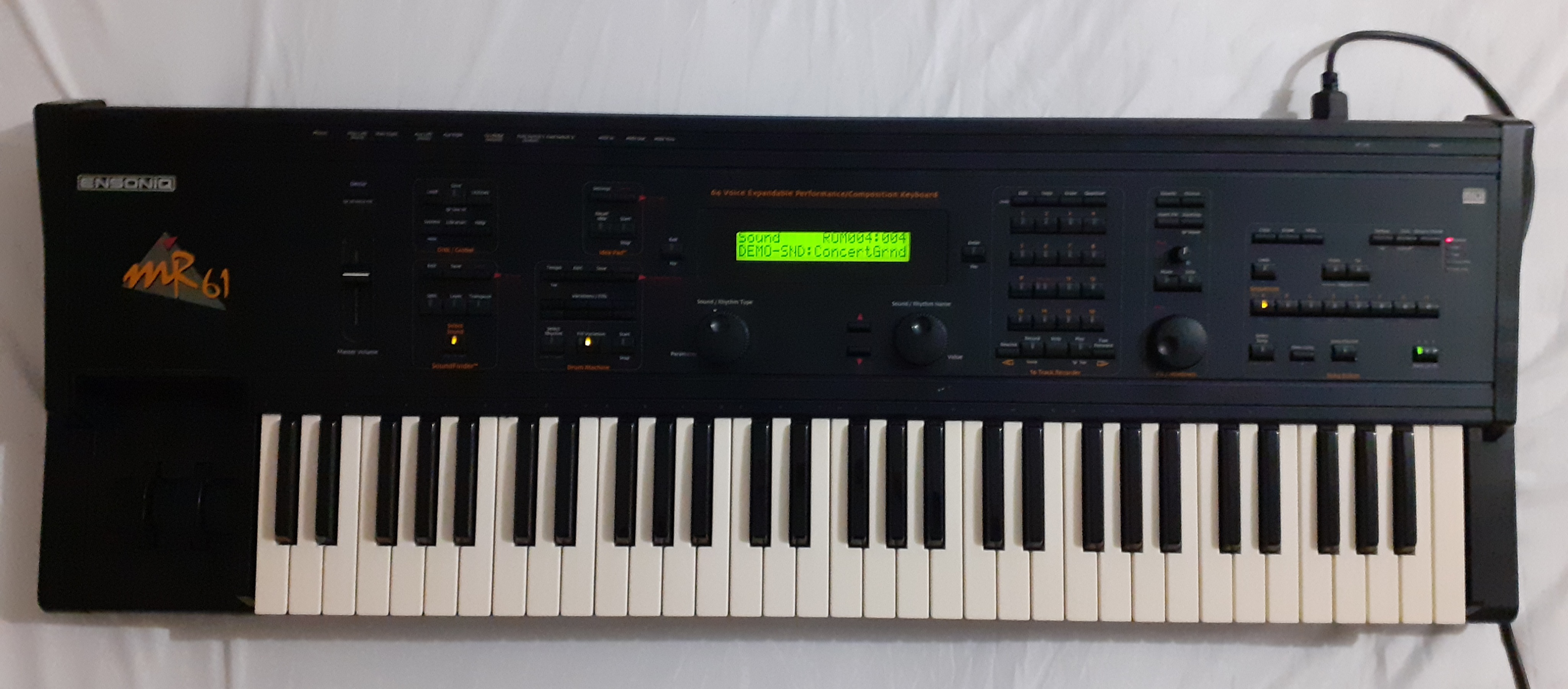 Synthétiseur ENSONIQ MR-61 (rare)