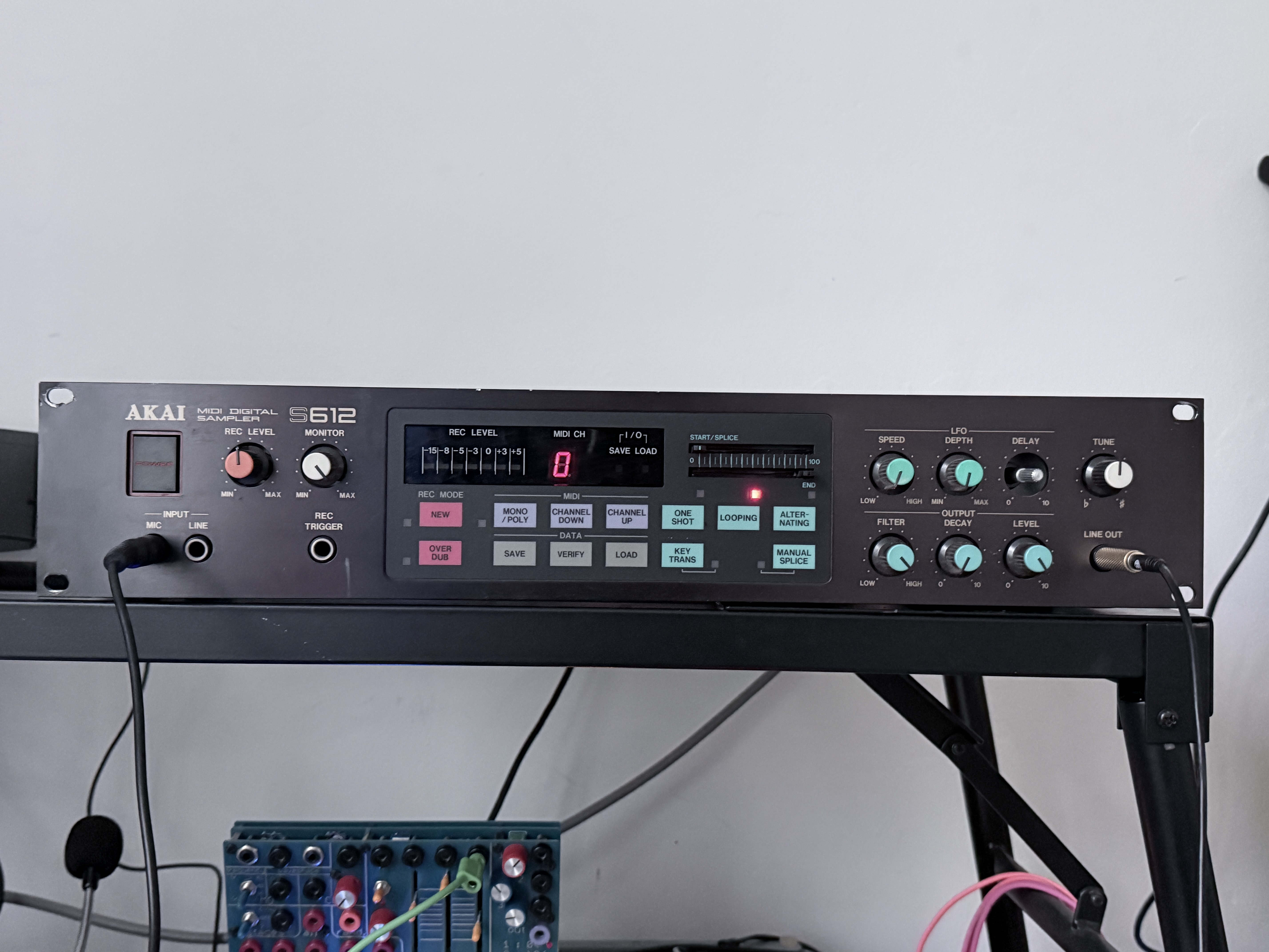 Akai S612 MIDI Digital Sampler (Pour Pièces/Réparation)