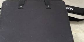 Vends ce Force en super état, avec disque dur de 250 GB, desksaver, sacoche rigide de transport, carton d’origine, et câble trs