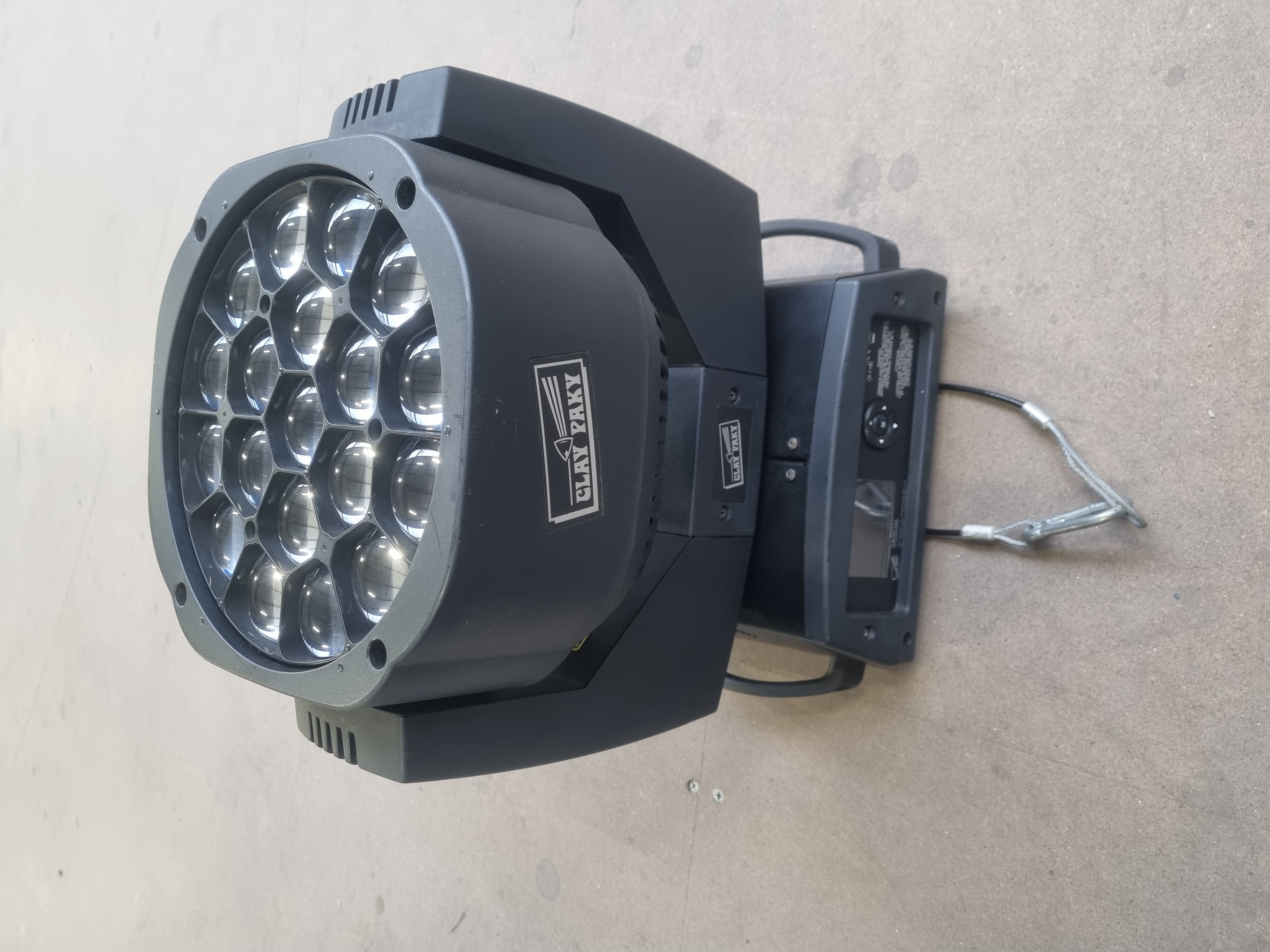 Projecteurs asservis Clay Paky B-EYE K10 - vendus par paire