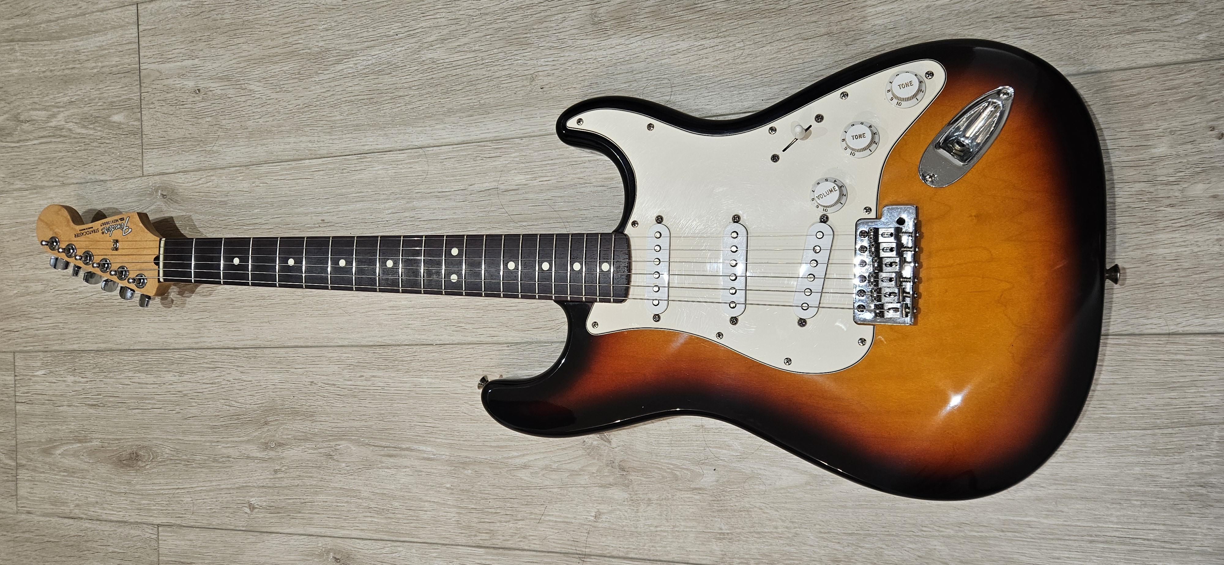 Vends Fender Standard Stratocaster® (1991-2006), Rosewood Fingerboard, Brown Sunburst