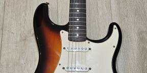 Vends Fender Standard Stratocaster® (1991-2006), Rosewood Fingerboard, Brown Sunburst