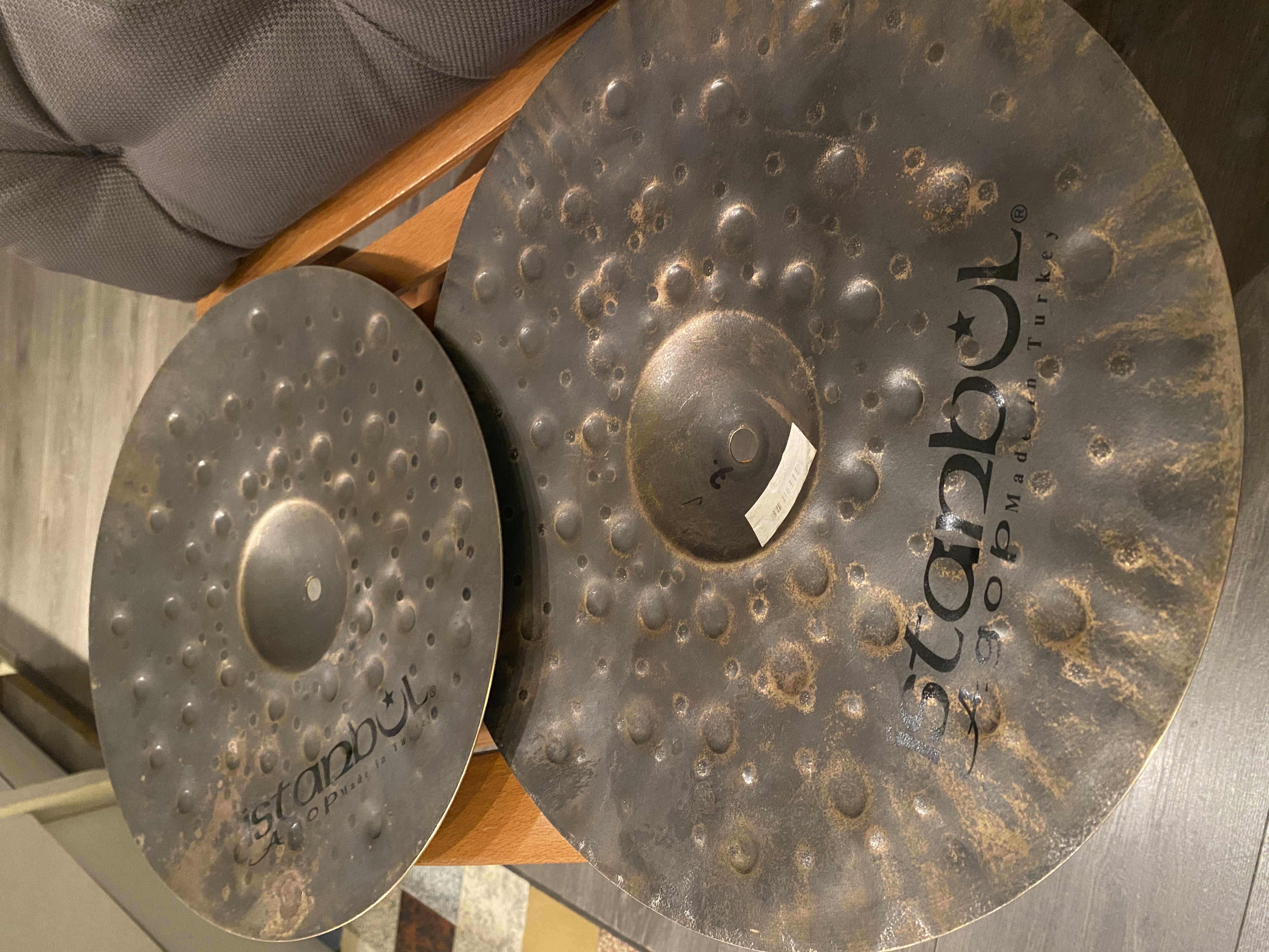 Vends Istanbul Xist 13” dry dark hi hat