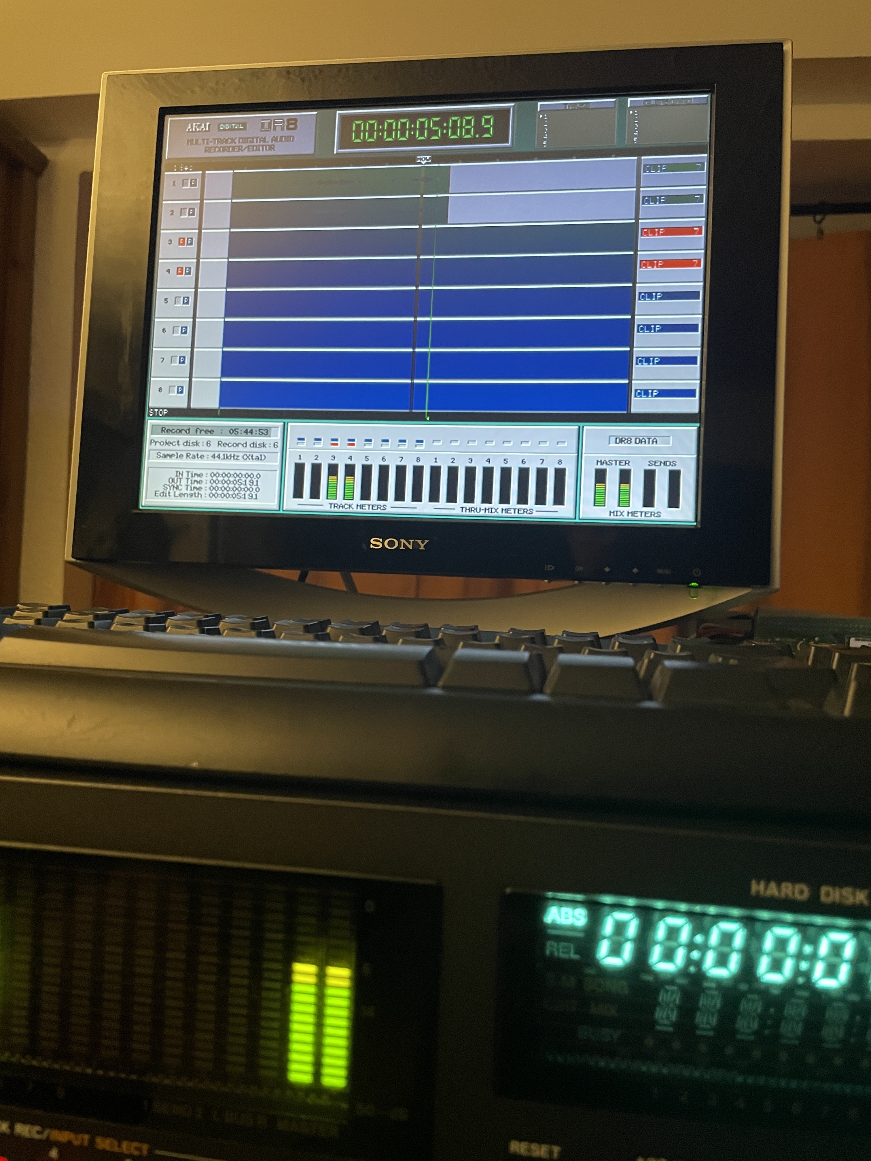 Akai DR8 avec SSD & option vidéo + clavier + écran Sony 4:3 Pro