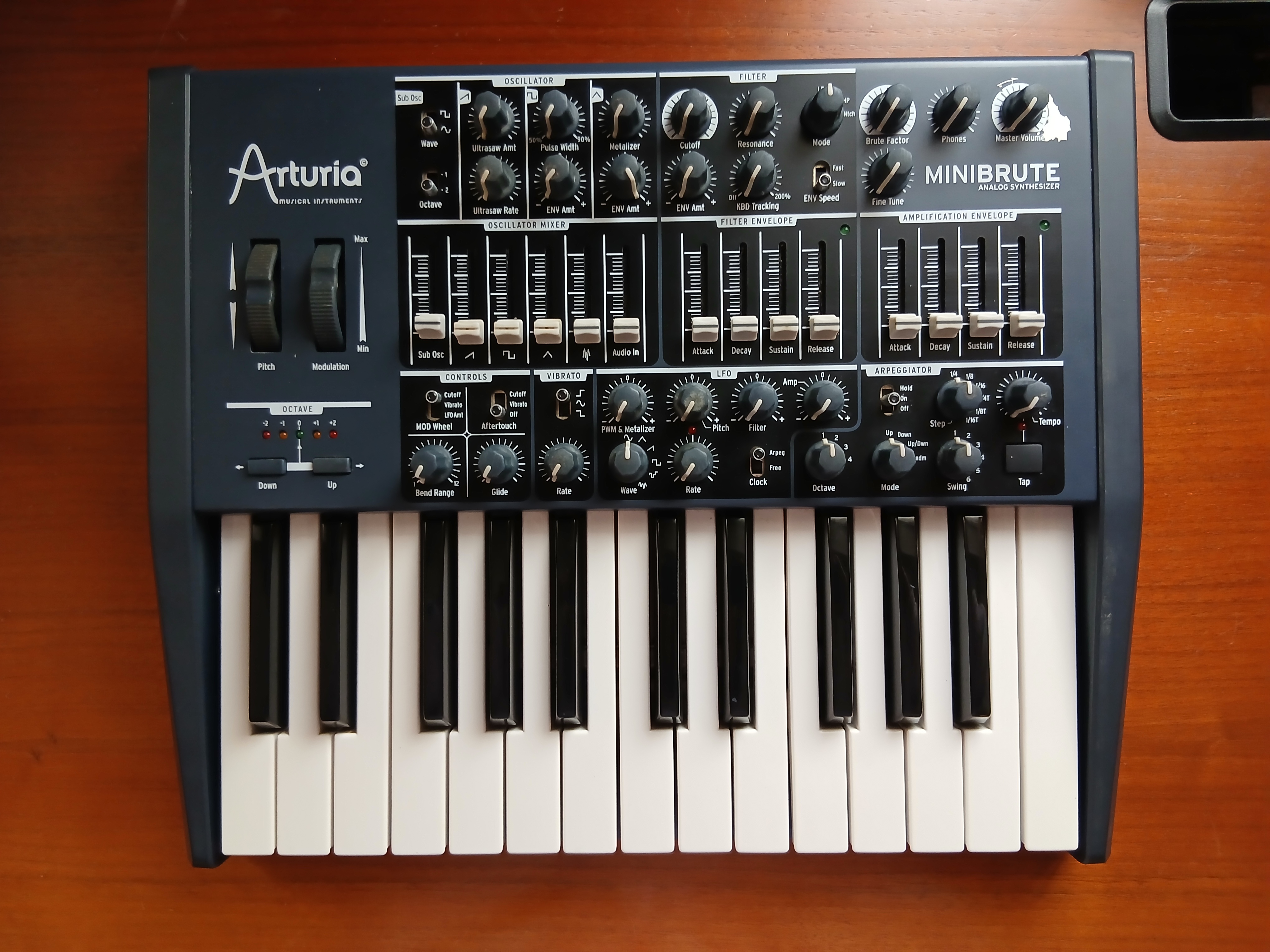 Arturia Minibrute 1