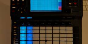 Vends Akai Force+ SSD 1 To + Case + Stand