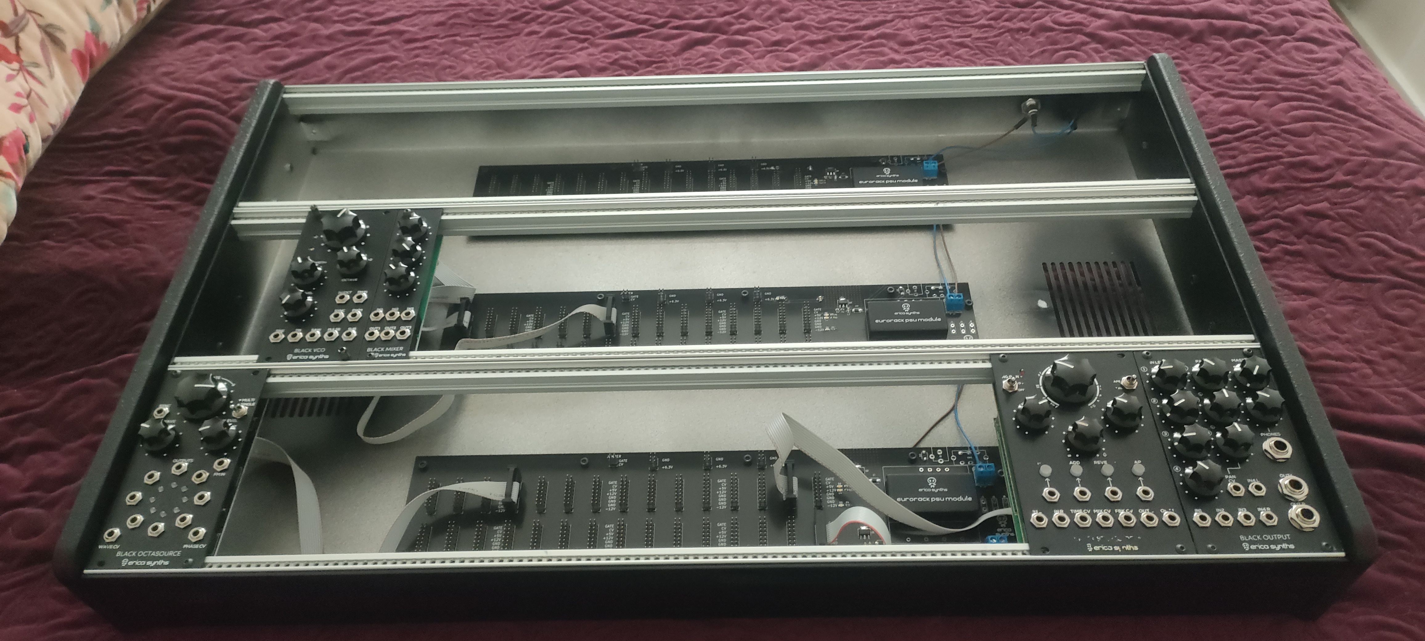 Vends Erica Synths monster case 9U 3x126 hp