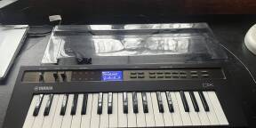 A vendre Yamaha Reface DX + Decksaver