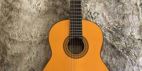 Vends Guitare classique Yamaha GC102