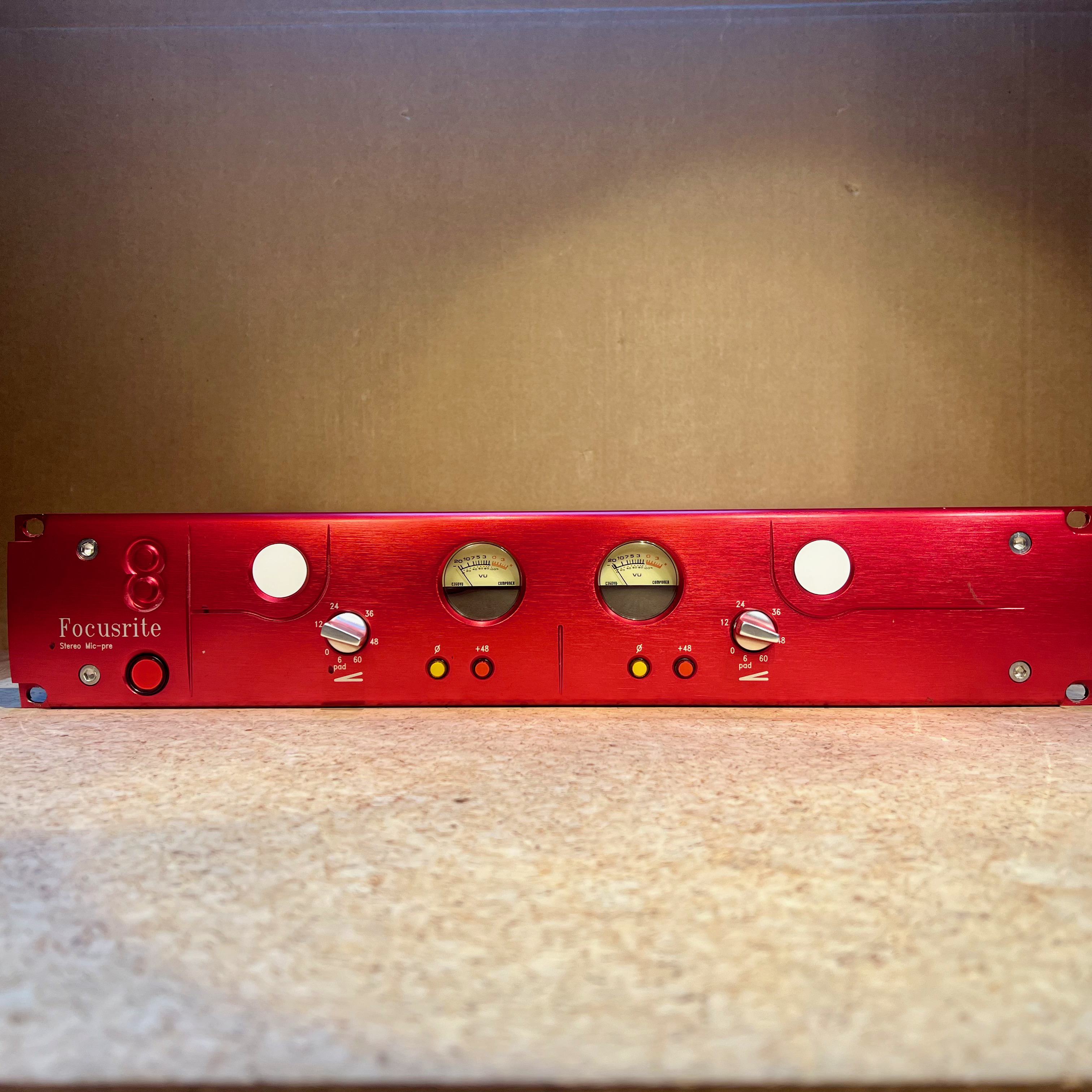 A vendre  Focusrite Red 8 Dual Mic-Pre en état quasi neuf. 