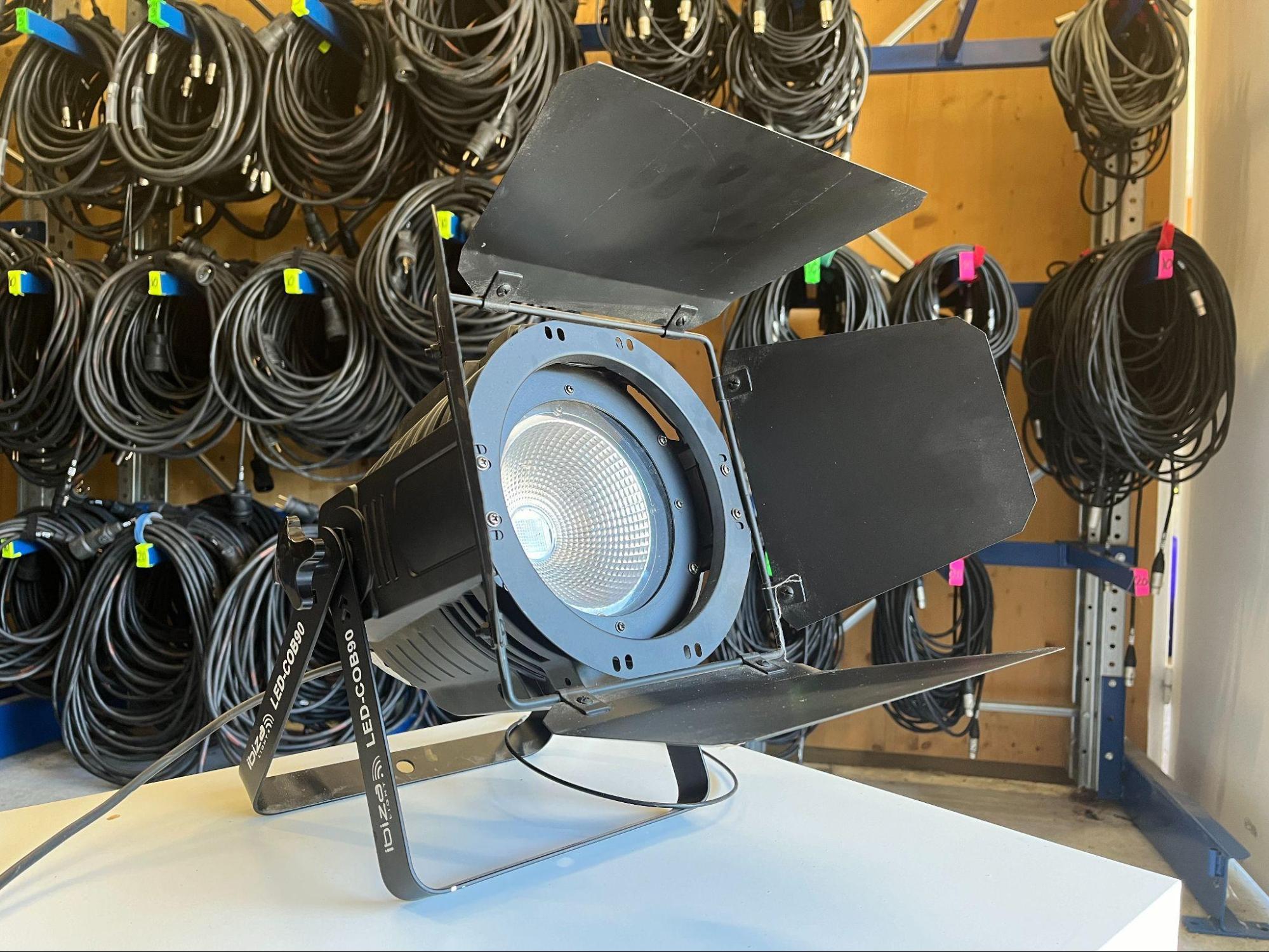 Vends Projecteur LED RGB 90w LED COB 90 - Ibiza Light