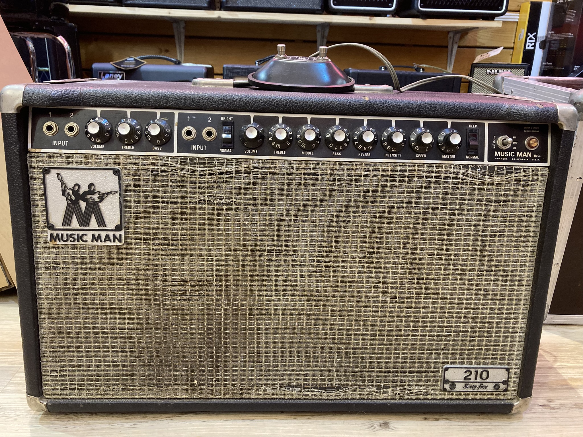 MUSIC MAN - 210-65 Fin '70s + Flight Case