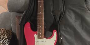 Vends guitare Squier by fender Bullet Strat + ampli Line 6 15W + Housse de transport , cordon de raccordement