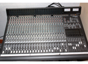 Mackie 8 Bus Series 24/8/2 (79766)