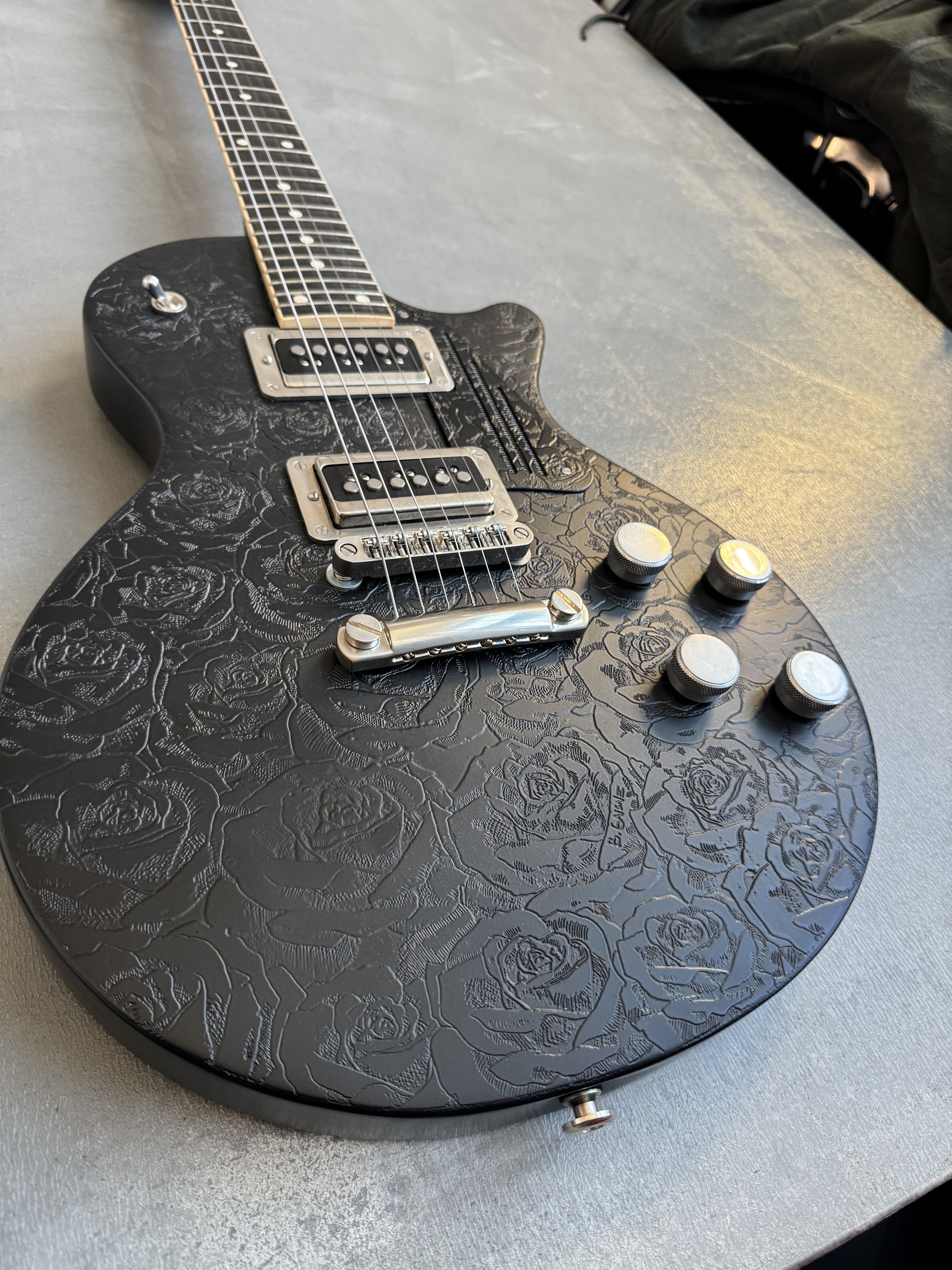 Vente James TRUSSART Black on roses 