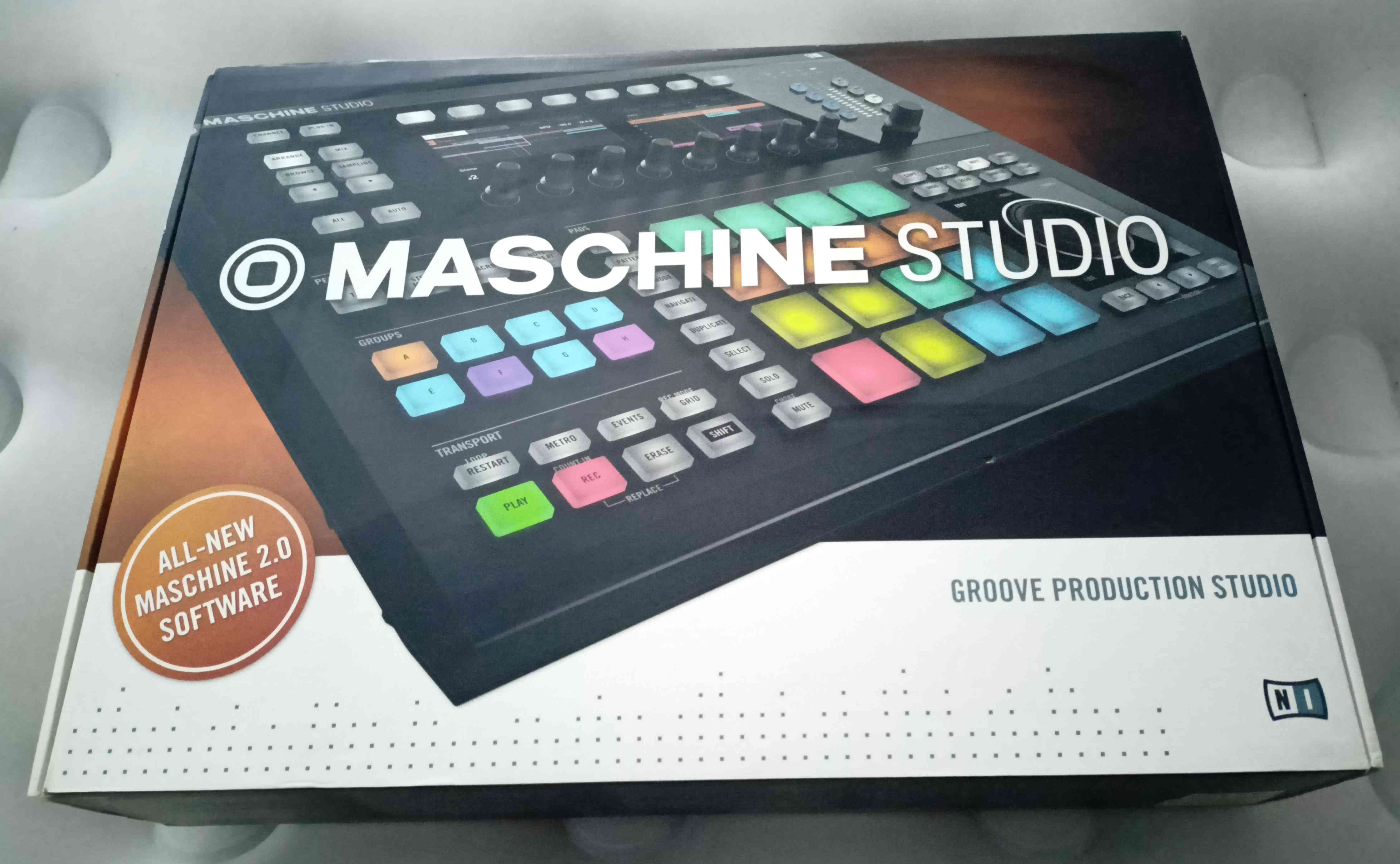 Maschine Studio – État neuf, sous blister, bundle logiciel jamais activé