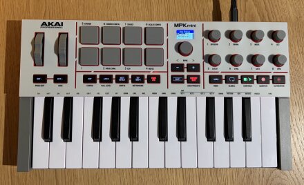 MPK Mini IV 1 MPK Mini IV 1