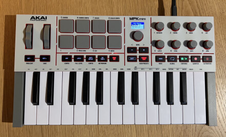 MPK Mini IV 1 MPK Mini IV 1