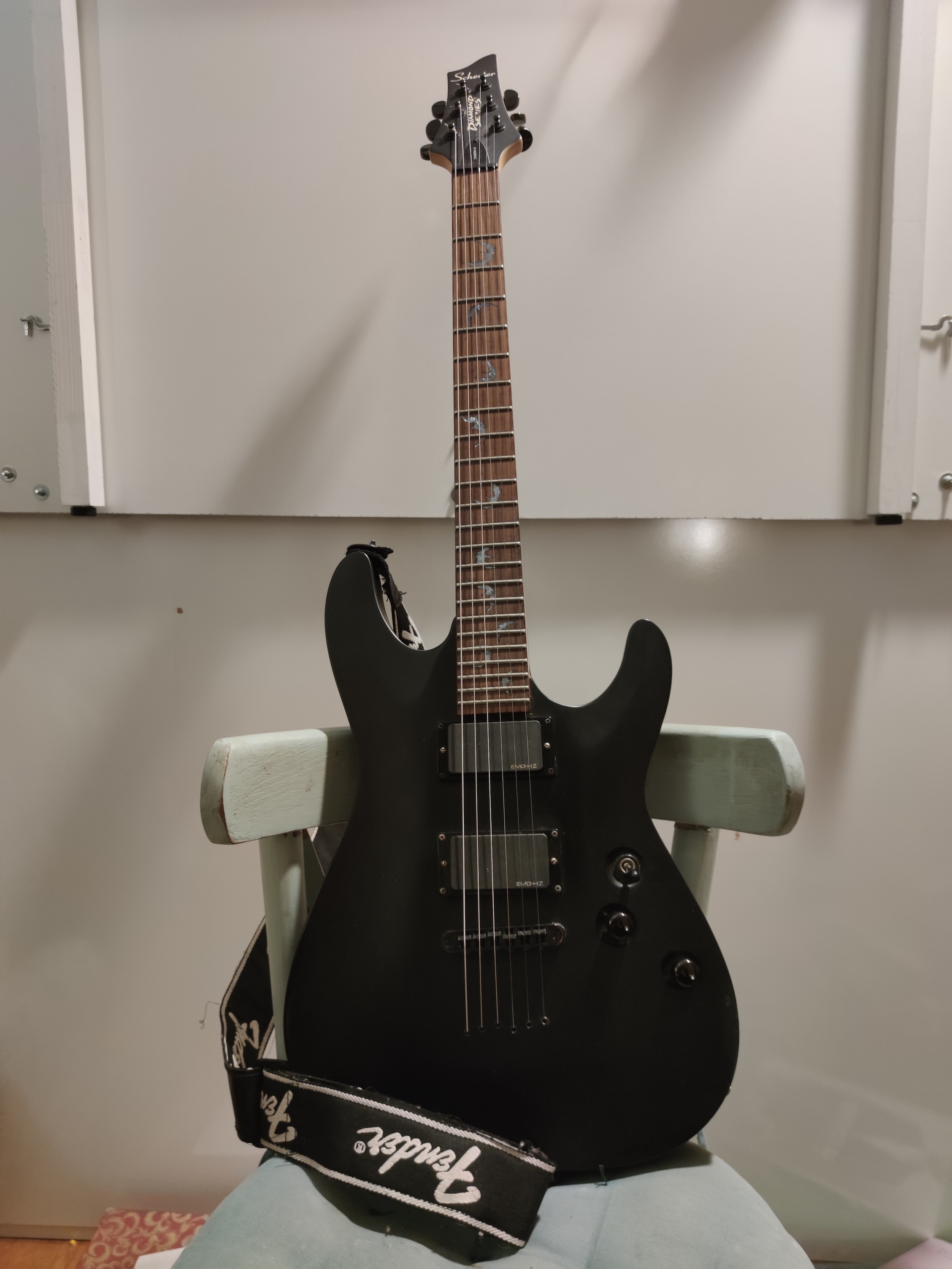 Vends Guitare électrique Schecter Damien-6