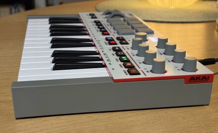 MPK Mini IV 8 MPK Mini IV 8