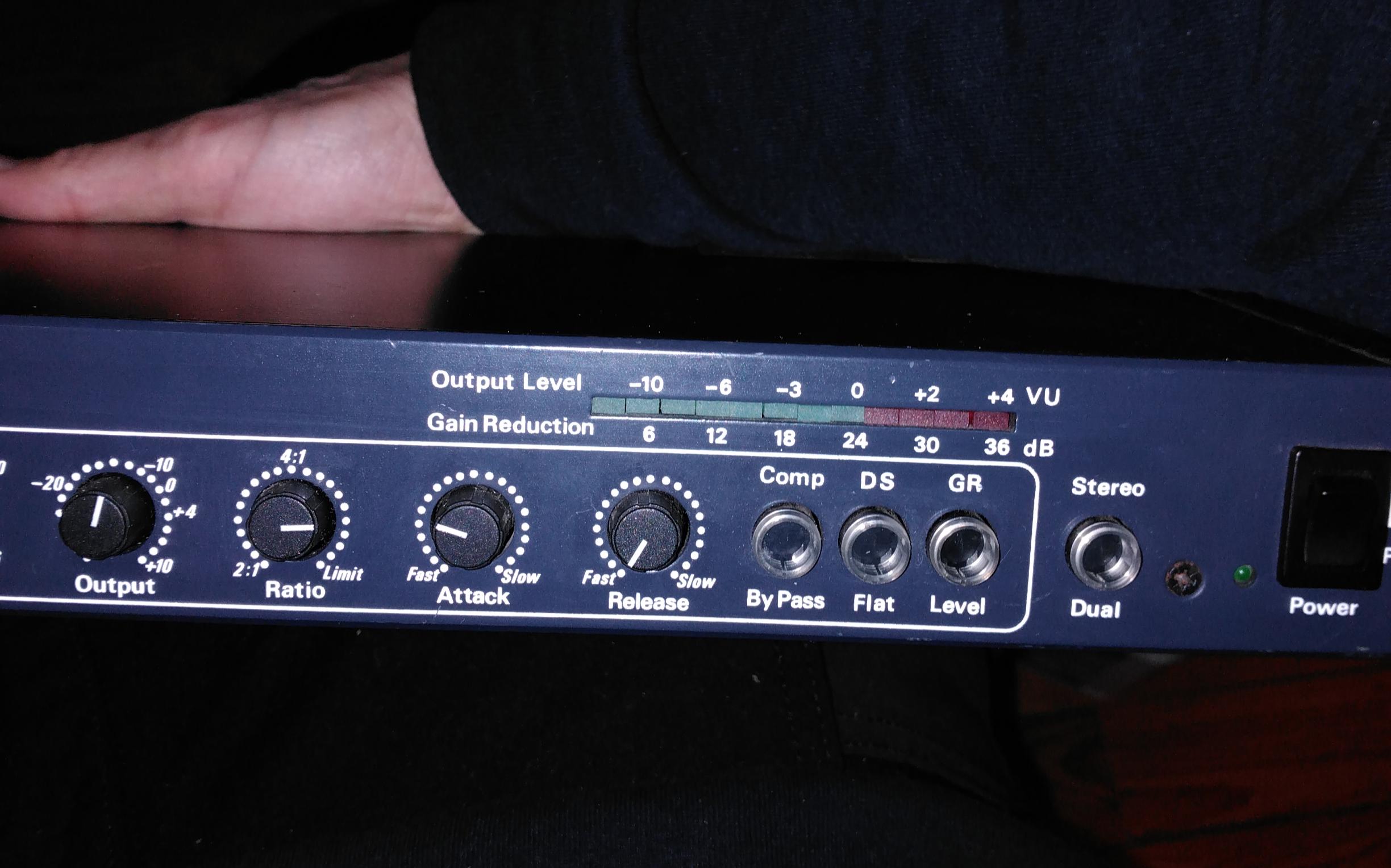 Vends compresseur limiteur deesseur FET SCV audio SRL-2