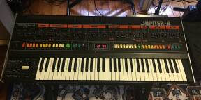 Roland Jupiter-8 en bon état