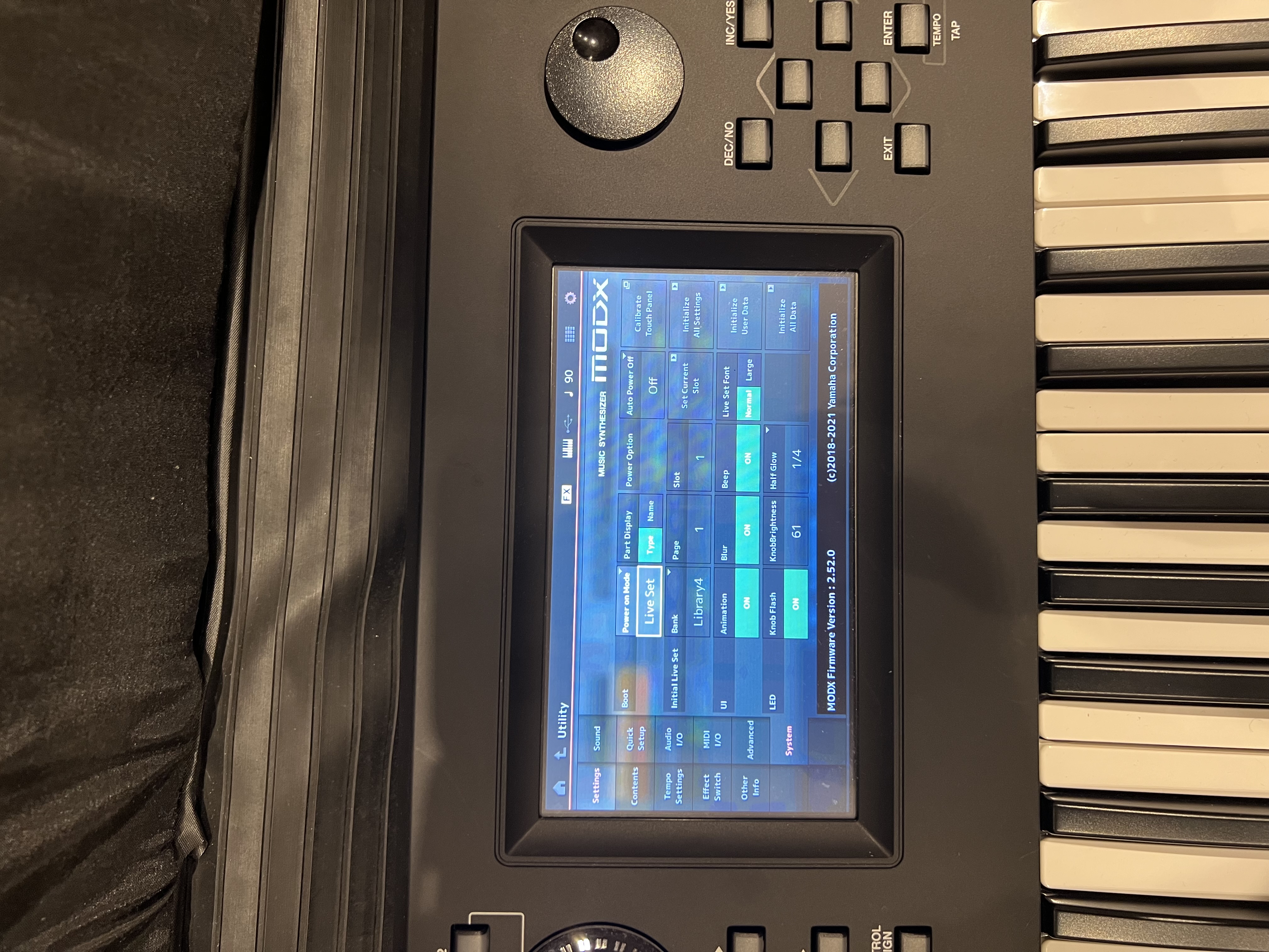 Vends Yamaha MODX6  t.b.e. complet.