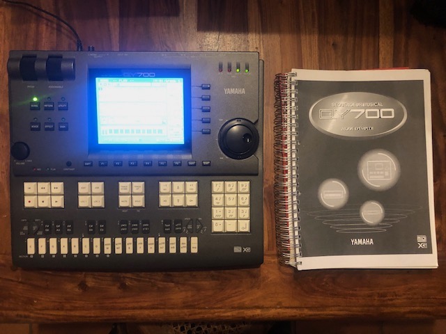 Séquenceur Yamaha QY700