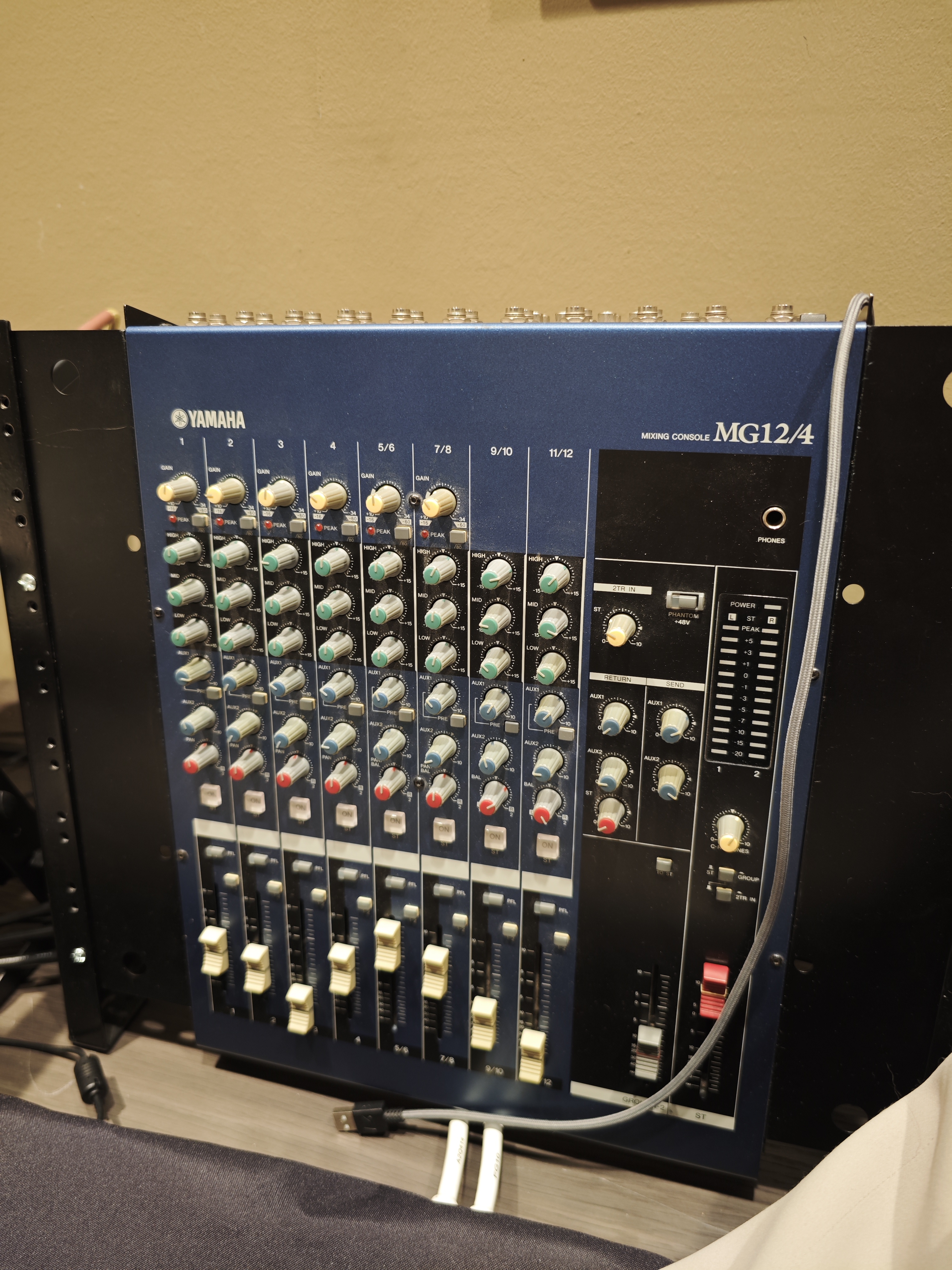 Vends Yamaha MG 12/4