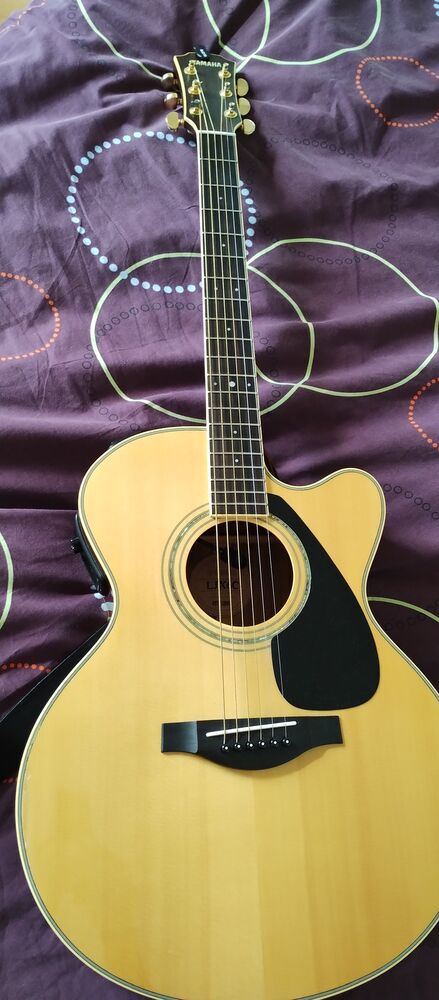 Vend guitare electro acoustique YAMAHA LJX6C