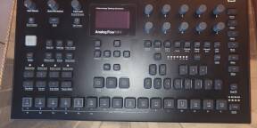 Vend Analog Four MK2 black avec facture