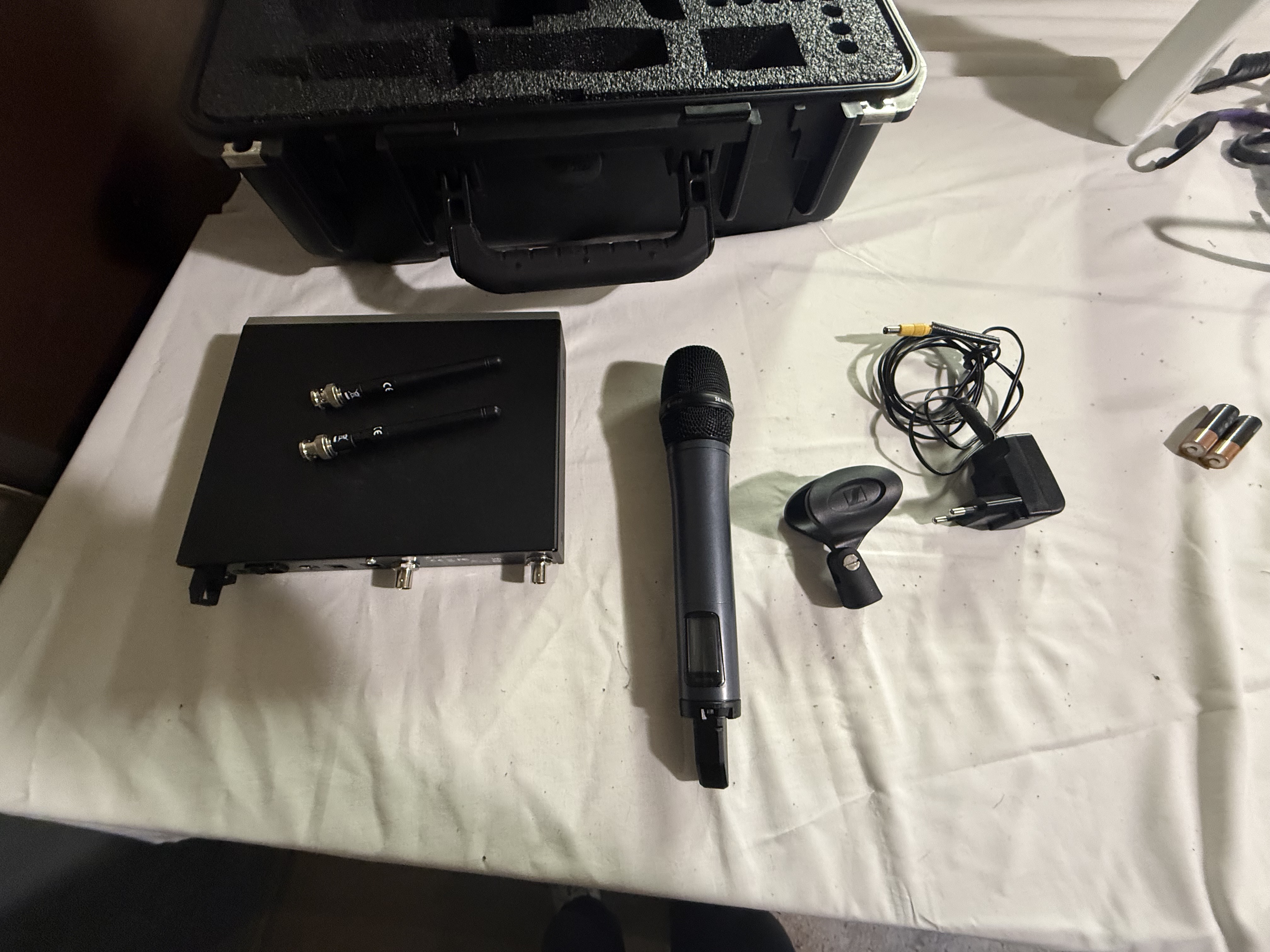 SENNHEISER EW 100 G4-835-S – Micro HF manuel + récepteur – Excellent état