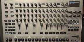 ROLAND TR-1000 EN ÉTAT NEUF (frais de port inclus!)