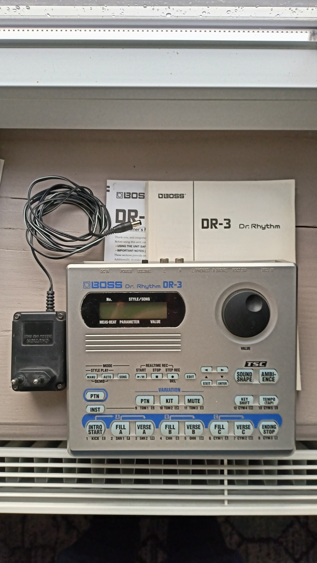 Vends boite à rythme Boss DR-3