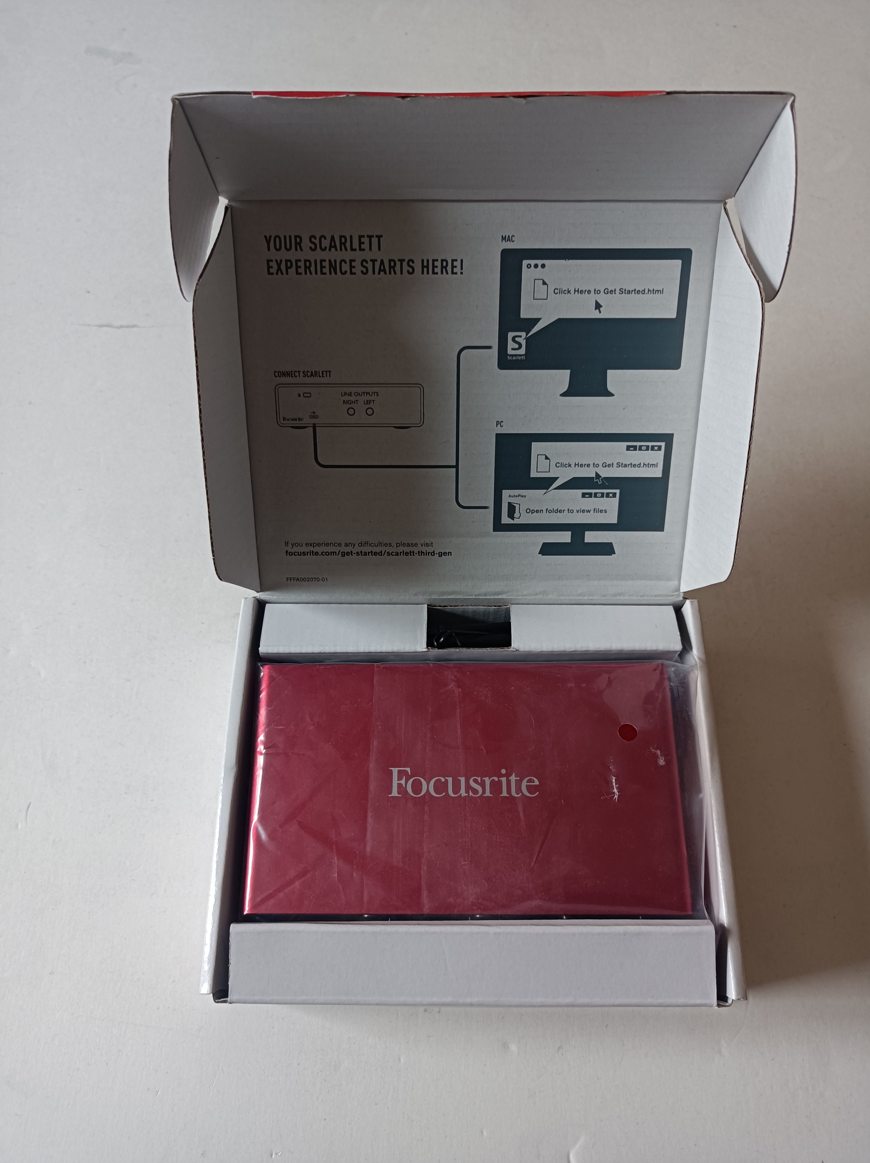 Vends Scarlett Solo 3ème génération complète avec sa boîte et sa facture de 2023