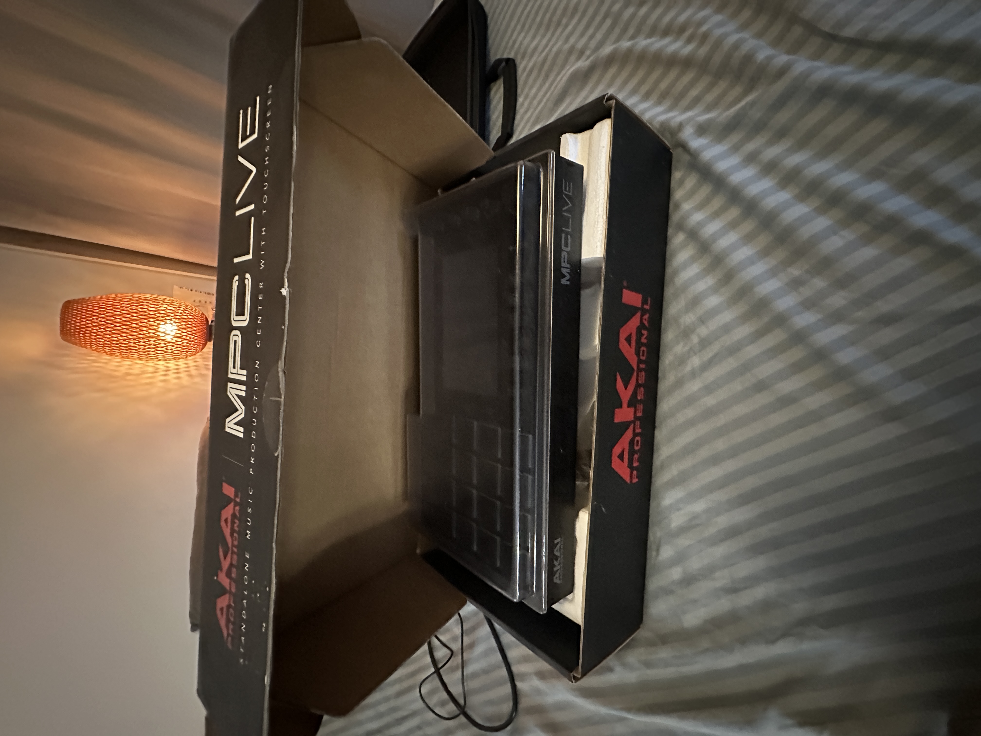 Vends MPC Live + Decksaver + magma case